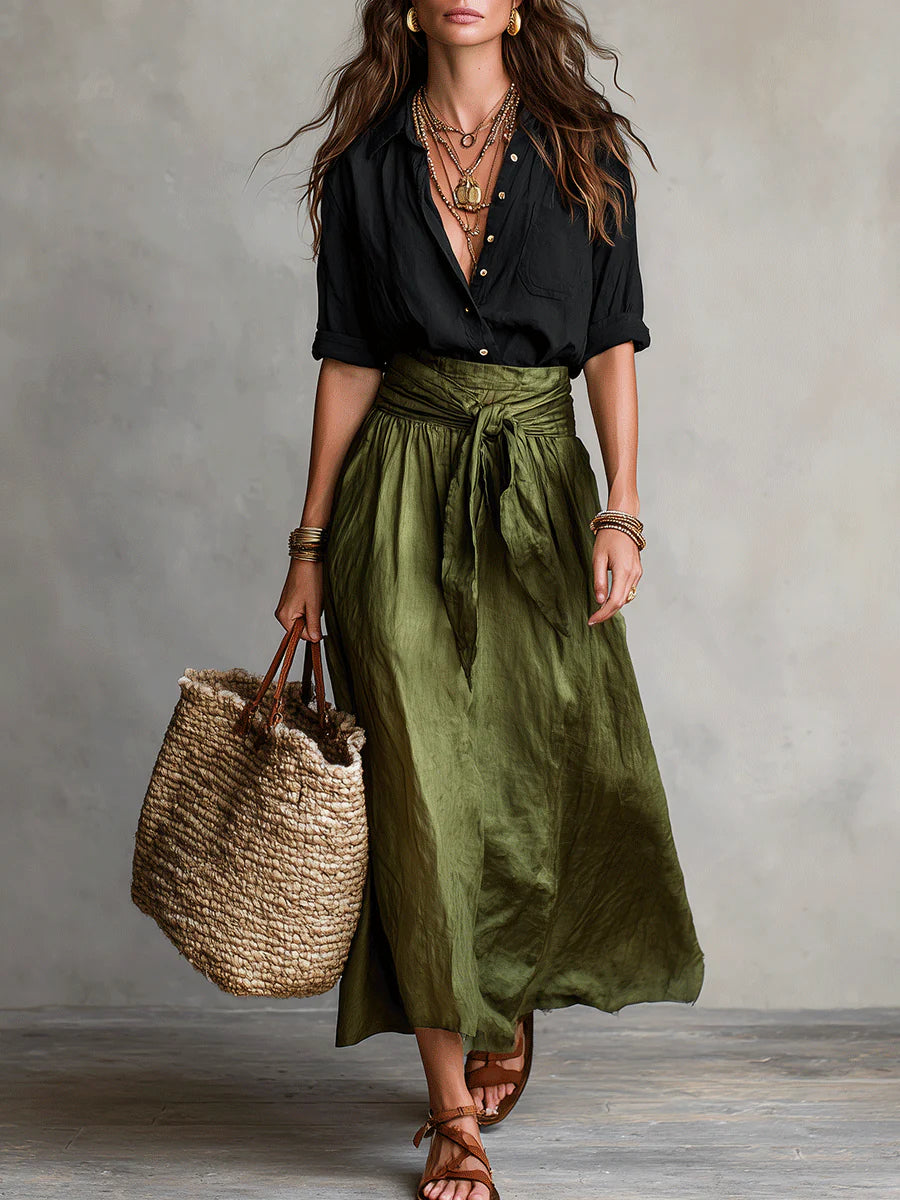 Cleo | Completo di due pezzi: maglietta nera e gonna midi verde oliva