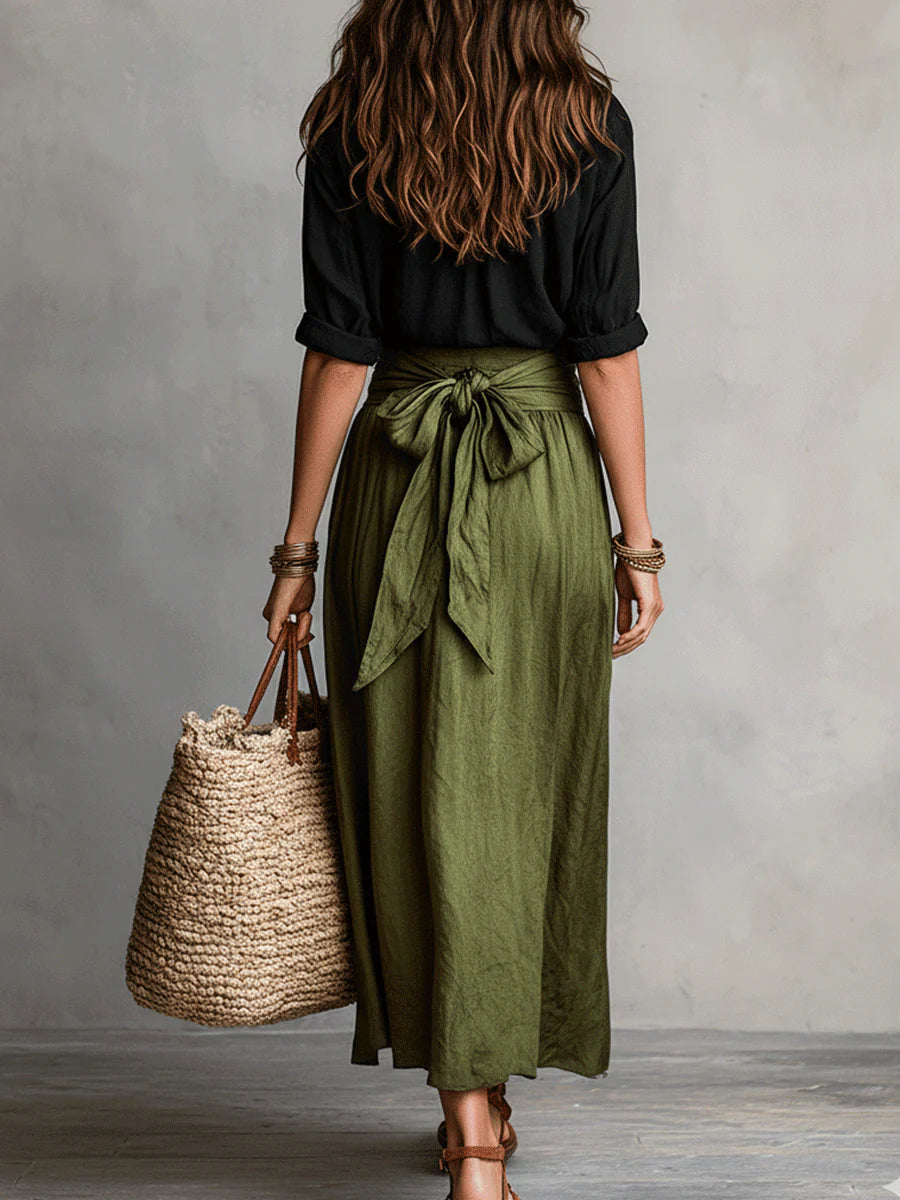 Cleo | Completo di due pezzi: maglietta nera e gonna midi verde oliva